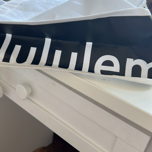 Lululemon bag - Picture 2 of 2